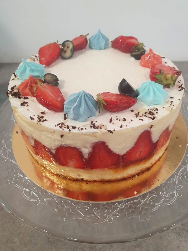 Tort vanilie și căpșuni