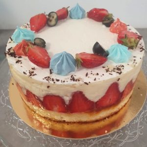 Tort vanilie și căpșuni
