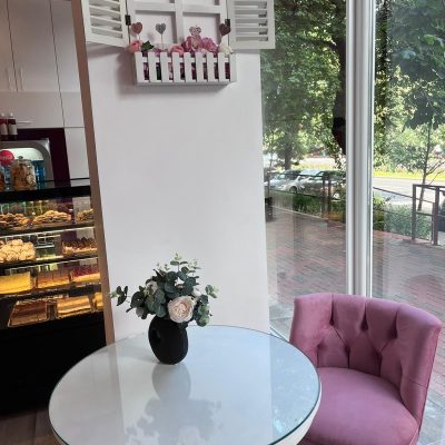 casa cu prajituri interior cofetarie