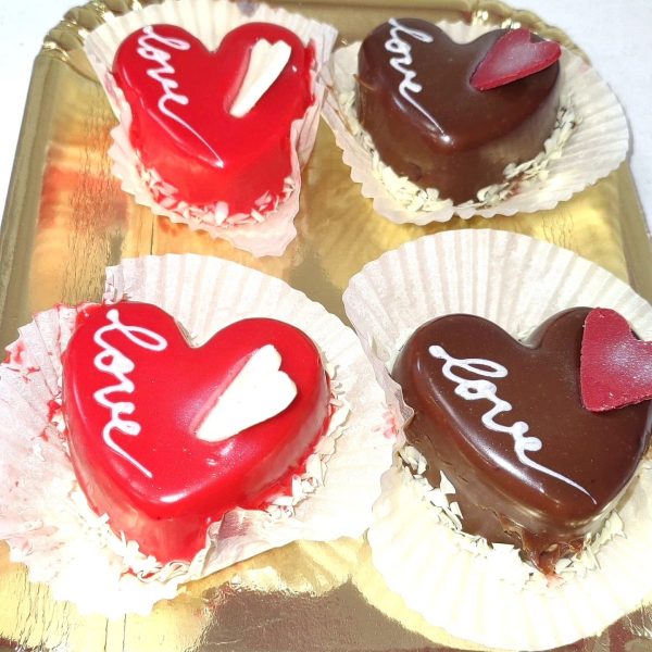 tort mic in forma de inima