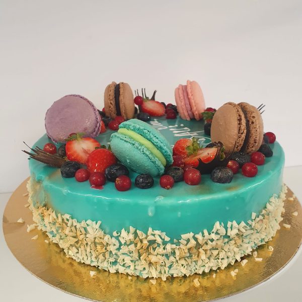 tort cu topping de macarons