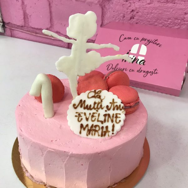 tort pentru fete cu dansatoare