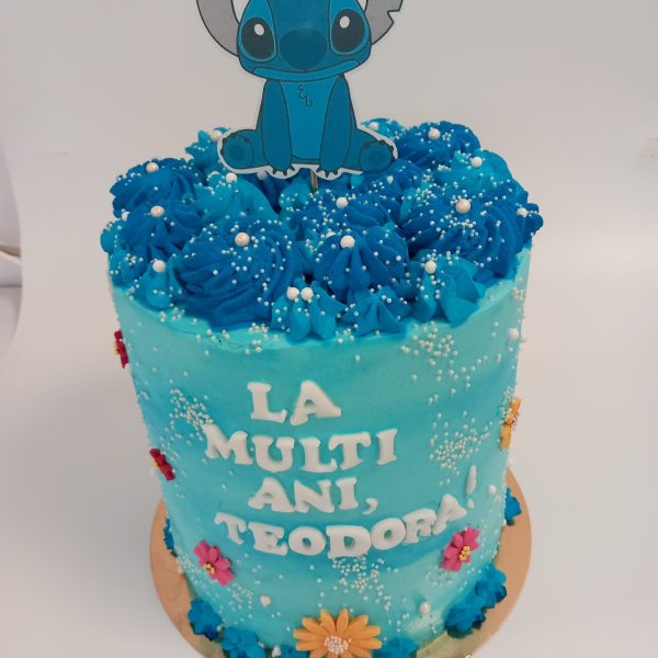 tort cu personaje din desene animate