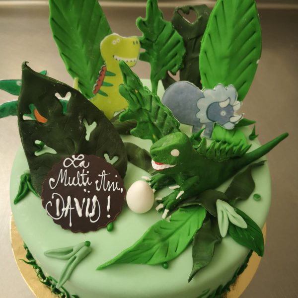 tort verde cu frunze