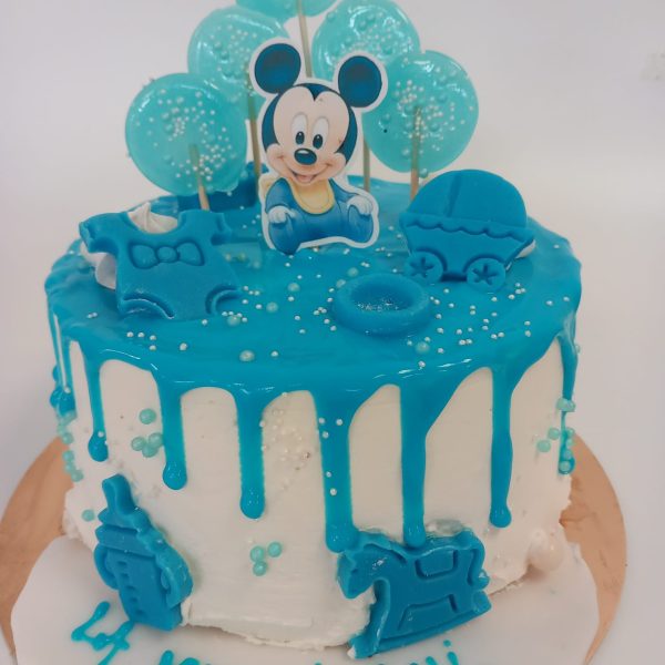 tort albastru cu personaje din desene animate