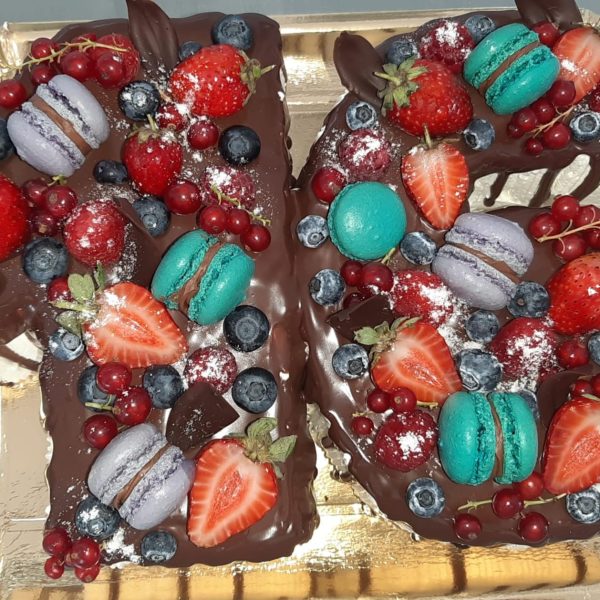 tort mousse de ciocolata cu cifre de majorat