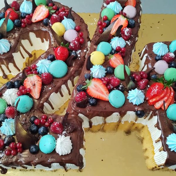 tort de ciocolata cu cifre pentru aniversare