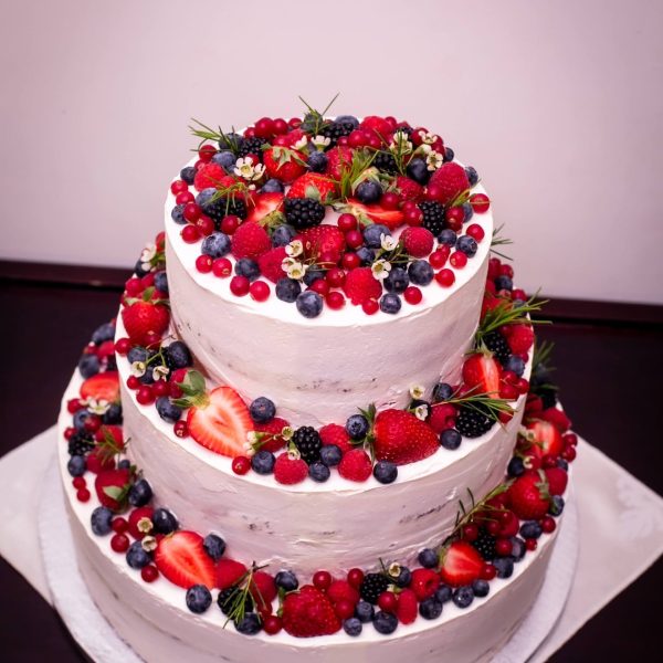 TORT MOUSSE ETAJ CU FRUCTE